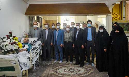 دیدار رئیس دانشگاه با همکار مجروح حادثه تروریستی شیراز 